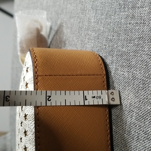 Michael Kors MD Chain Pochette in Vanilla Signature with Gold Stars - Picture 14 of 14